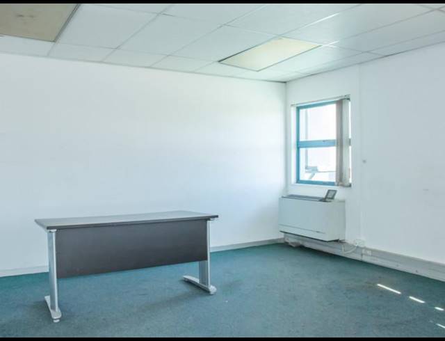 106M² OFFICE TO LET IN EPPING INDUSTRIAL